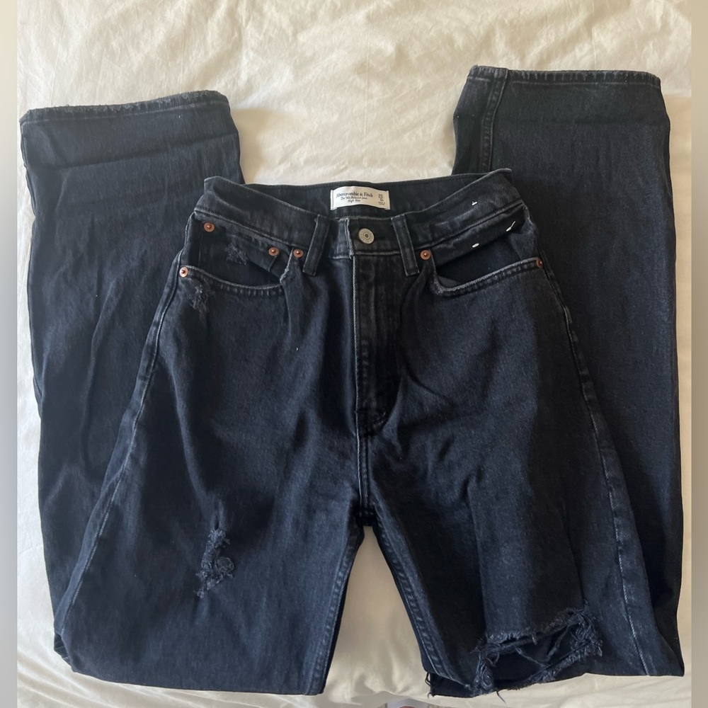 Abercrombie High Rise 90s Relaxed Jean in Black